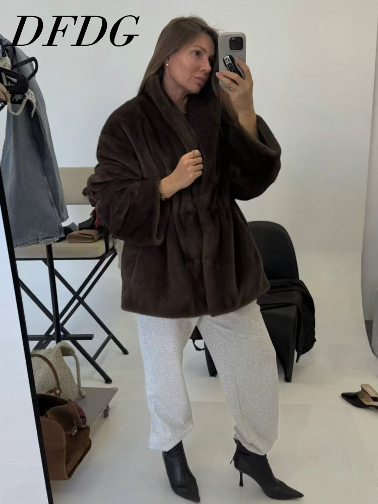 DFDG, Otoño Invierno 2025, abr - Wool Coat Peacoat reseña y precio